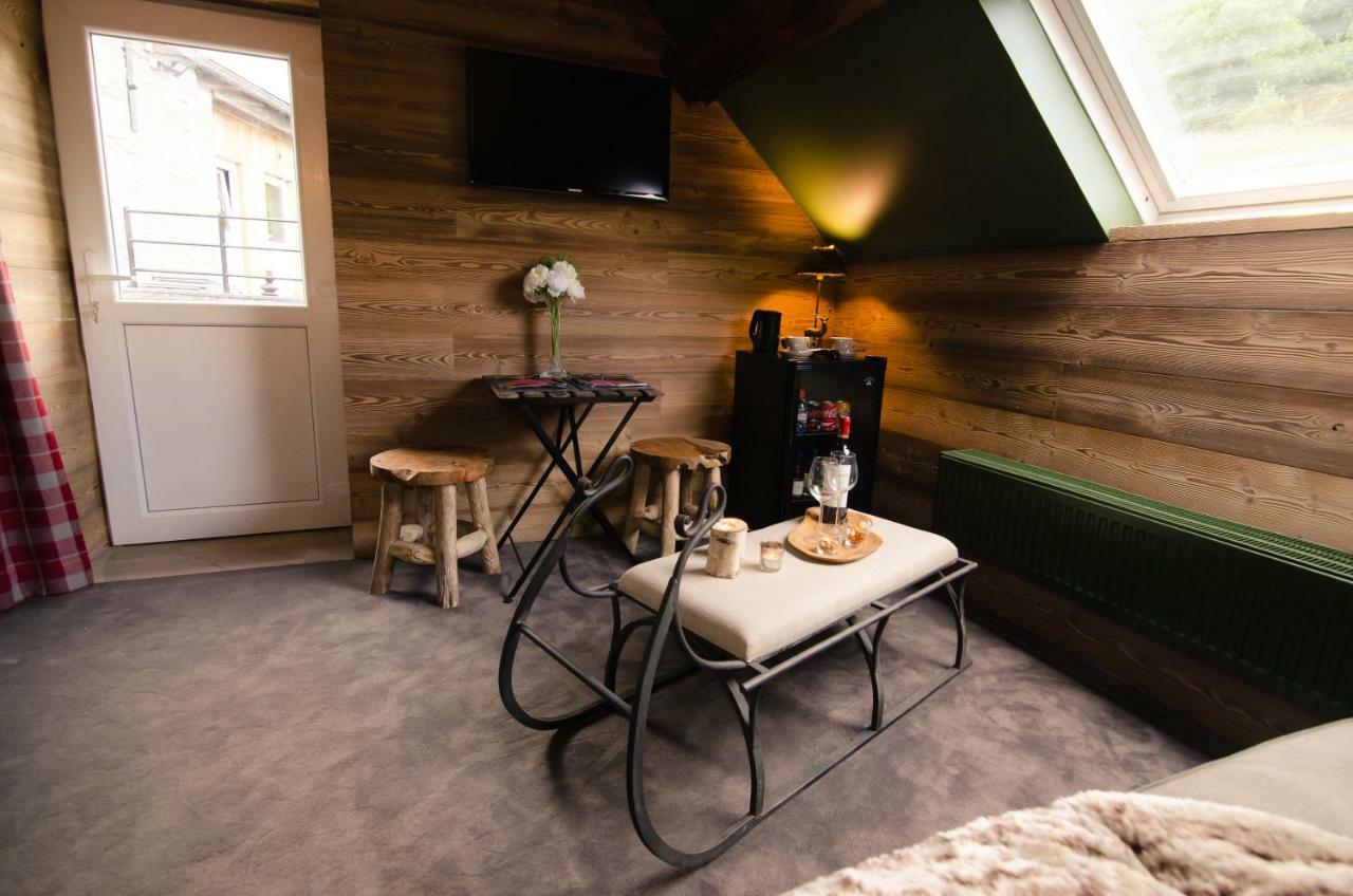 River Lodge Hotel Insolite Maredsous Eksteriør billede