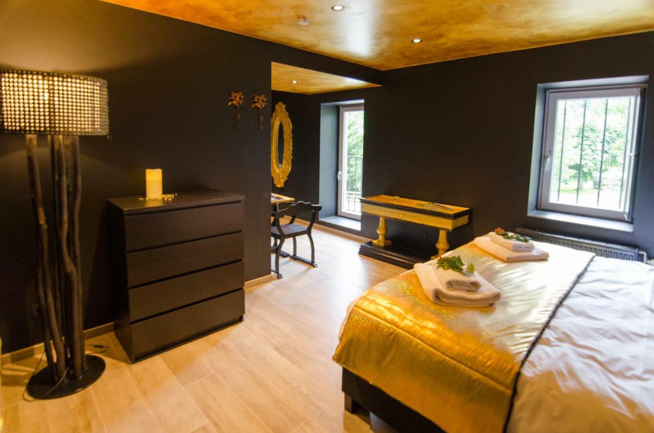 River Lodge Hotel Insolite Maredsous Eksteriør billede