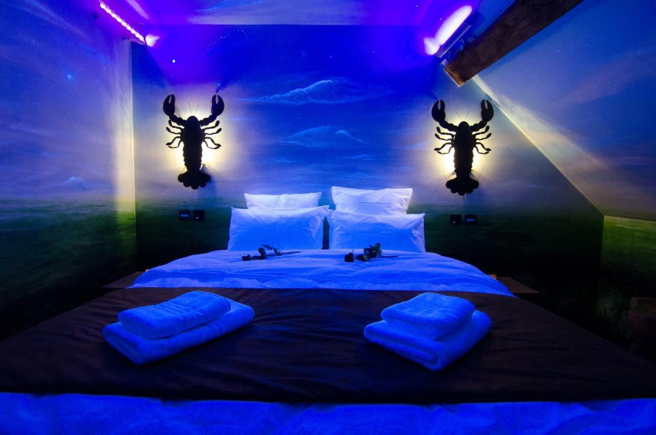River Lodge Hotel Insolite Maredsous Eksteriør billede